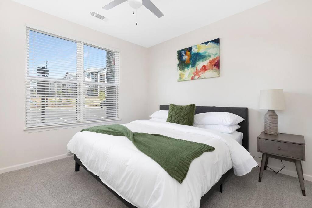 Stylish New Condo In Concord Luaran gambar