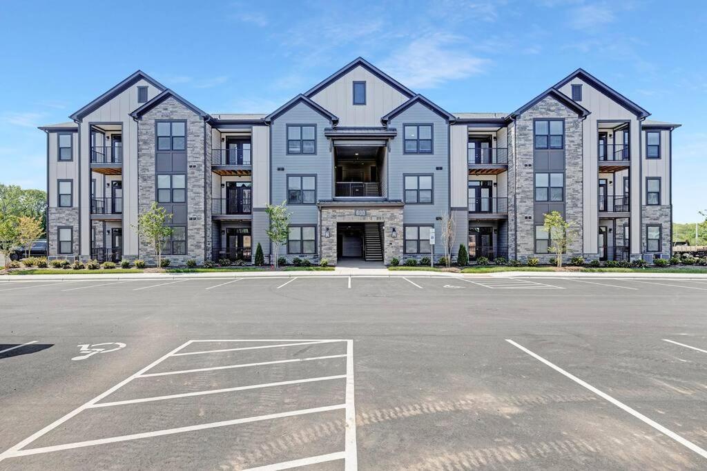Stylish New Condo In Concord Luaran gambar