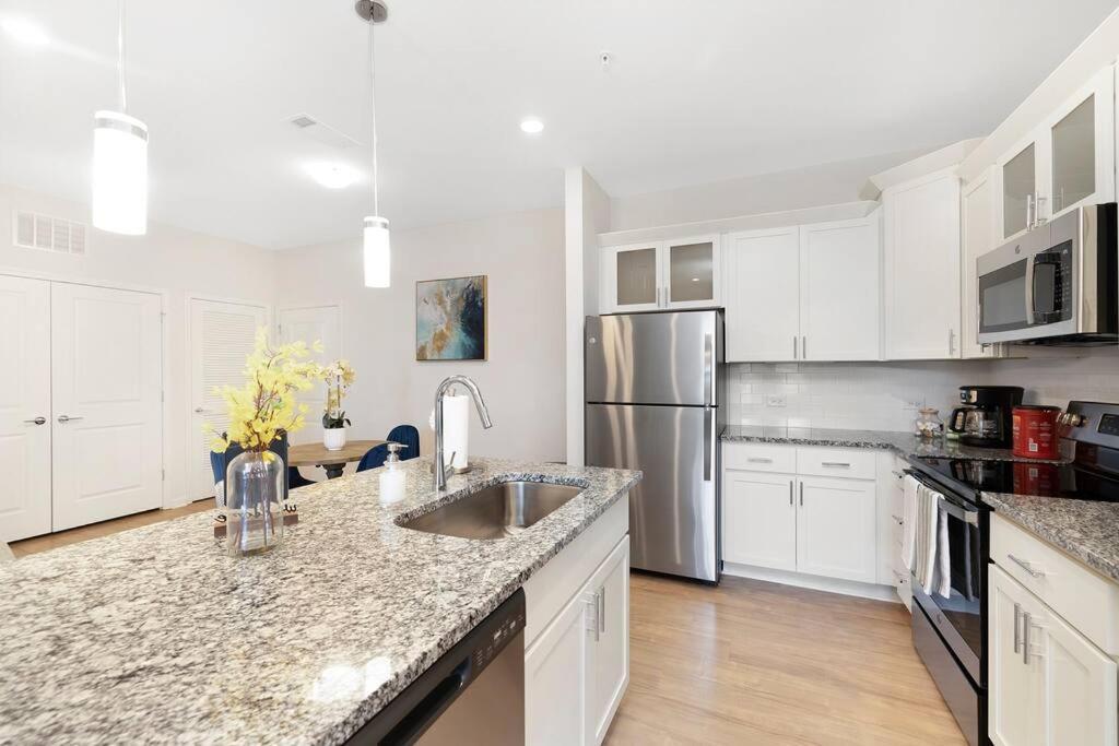 Stylish New Condo In Concord Luaran gambar