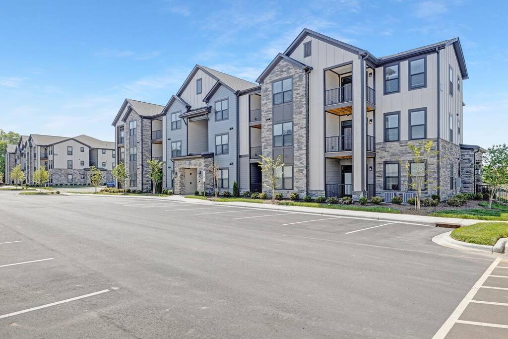 Stylish New Condo In Concord Luaran gambar