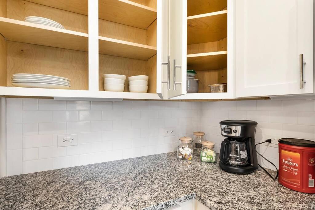 Stylish New Condo In Concord Luaran gambar