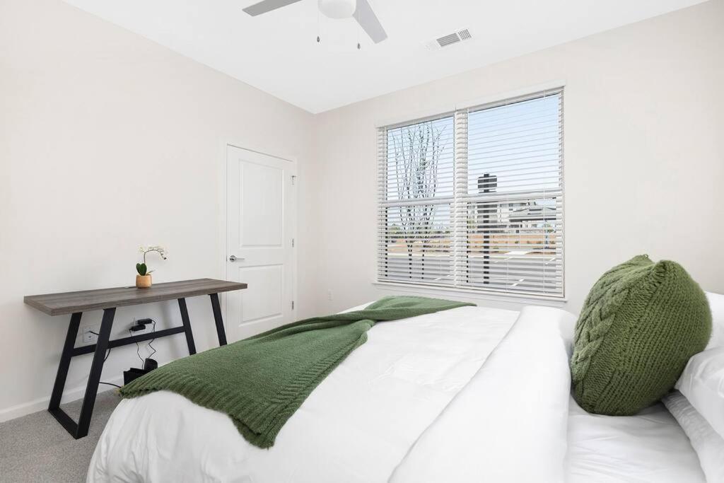 Stylish New Condo In Concord Luaran gambar