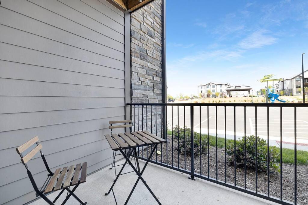Stylish New Condo In Concord Luaran gambar